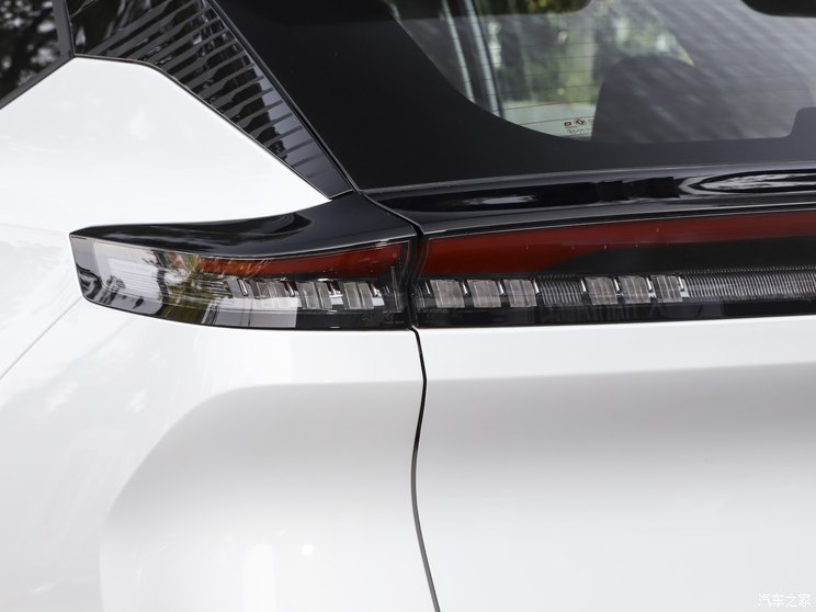 东风乘用车 SKY EV01 2023款 445km PRO 东风乘用车 SKY EV01 2023款 445km PRO