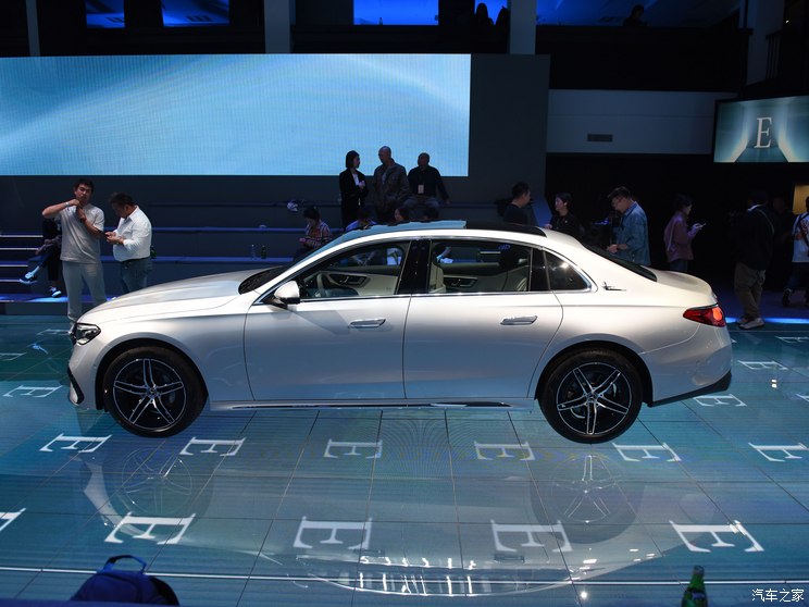 北京奔驰 奔驰E级 2024款 E 300 L 运动型 北京奔驰 奔驰E级 2024款 E 300 L 运动型