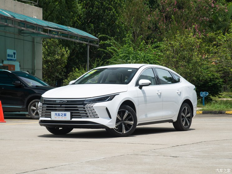 比亚迪 驱逐舰05 2023款 冠军版 DM-i 120KM 豪华型 比亚迪 驱逐舰05 2023款 冠军版 DM-i 120KM 豪华型