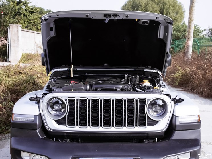 Jeep(进口) 牧马人 2024款 2.0T 撒哈拉四门版 Jeep(进口) 牧马人 2024款 2.0T 撒哈拉四门版