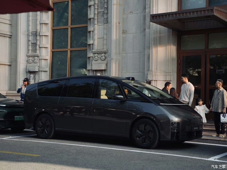 理想汽车 理想MEGA 2023款 试装车 理想汽车 理想MEGA 2023款 试装车