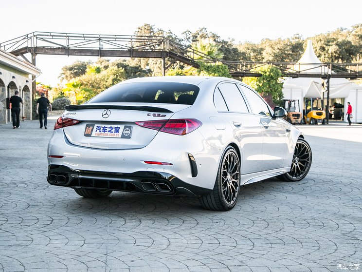 梅赛德斯-AMG 奔驰C级AMG新能源 2023款 AMG C 63 S E Performance 欧洲版 梅赛德斯-AMG 奔驰C级AMG新能源 2023款 AMG C 63 S E Performance 欧洲版