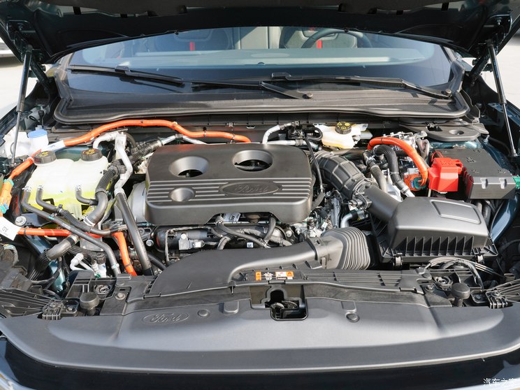 长安福特 蒙迪欧 2023款 1.5T 混动版 长安福特 蒙迪欧 2023款 1.5T 混动版