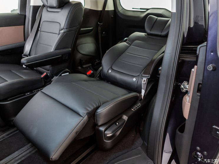 广汽乘用车 传祺E8 2023款 2.0L PHEV 广汽乘用车 传祺E8 2023款 2.0L PHEV