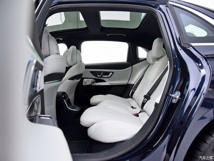 北京奔驰 奔驰E级 2024款 E 300 L 尊贵运动型 北京奔驰 奔驰E级 2024款 E 300 L 尊贵运动型