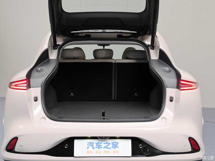 智己汽车 智己LS6 2023款 高配 智己汽车 智己LS6 2023款 高配