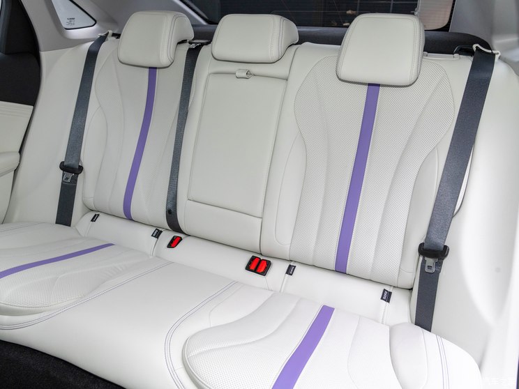 吉利汽车 星瑞L 2024款 智擎 1.5T 油电混动版 吉利汽车 星瑞L 2024款 智擎 1.5T 油电混动版