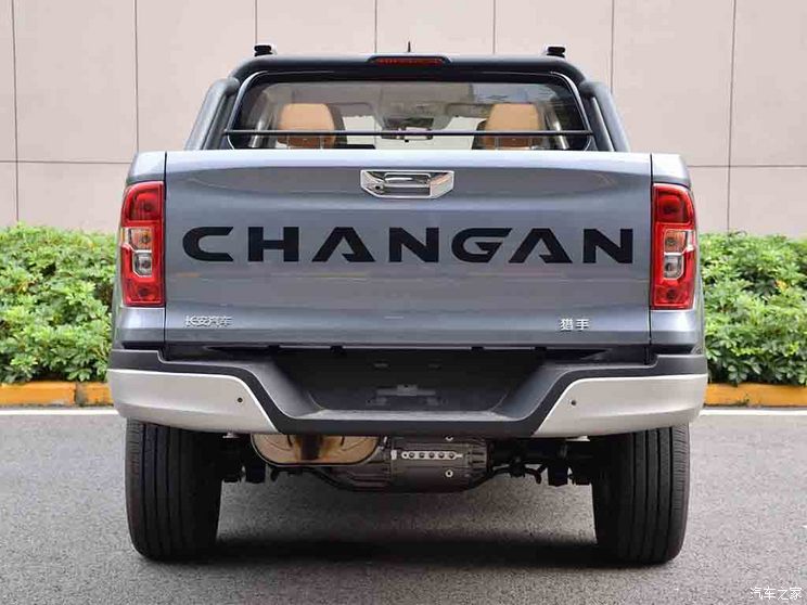 长安汽车 长安猎手 2024款 2.0T 两驱标箱 长安汽车 长安猎手 2024款 2.0T 两驱标箱