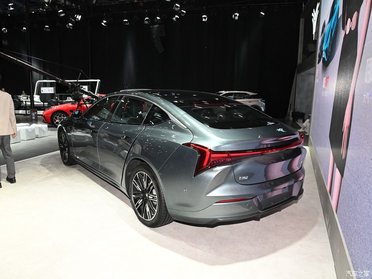 合众汽车 哪吒S 2024款 纯电 715版 合众汽车 哪吒S 2024款 纯电 715版