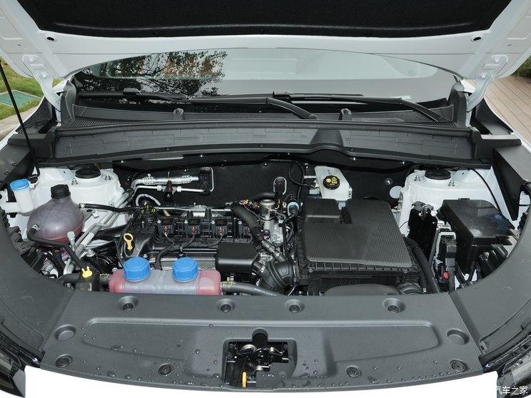 长安启源 长安启源Q05 2023款 插电式混合动力基本型 长安启源 长安启源Q05 2023款 插电式混合动力基本型