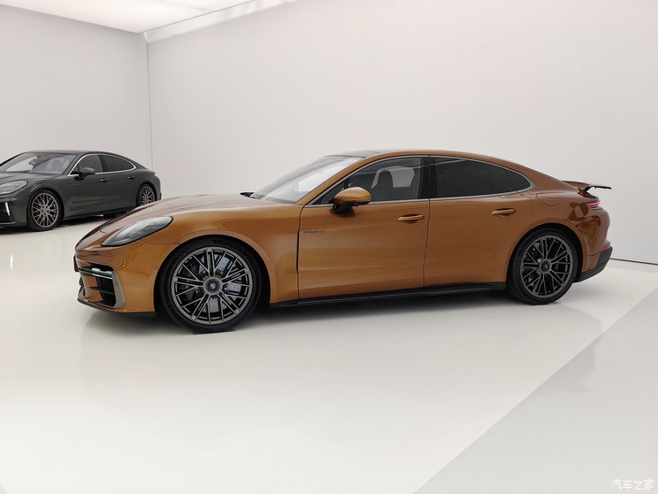 保时捷 Panamera新能源 2024款 Panamera Turbo E-Hybrid 4.0T 保时捷 Panamera新能源 2024款 Panamera Turbo E-Hybrid 4.0T