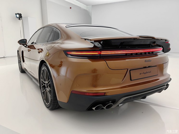 保时捷 Panamera新能源 2024款 Panamera Turbo E-Hybrid 4.0T 保时捷 Panamera新能源 2024款 Panamera Turbo E-Hybrid 4.0T