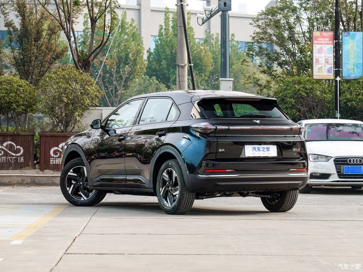 合众汽车 哪吒X 2023款 400 Lite 合众汽车 哪吒X 2023款 400 Lite