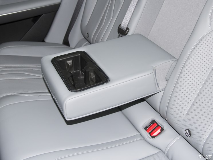 吉利汽车 银河E8 2024款 665km 星舰 远航版 吉利汽车 银河E8 2024款 665km 星舰 远航版