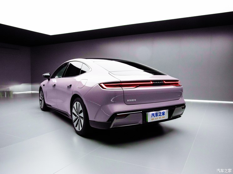 吉利汽车 银河E8 2024款 665km 星舰 智驾版 吉利汽车 银河E8 2024款 665km 星舰 智驾版