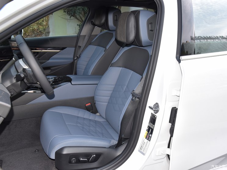 华晨宝马 宝马i5 2024款 eDrive 35L 尊享型 M运动套装 华晨宝马 宝马i5 2024款 eDrive 35L 尊享型 M运动套装