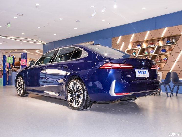 华晨宝马 宝马i5 2024款 eDrive 35L 豪华套装 华晨宝马 宝马i5 2024款 eDrive 35L 豪华套装