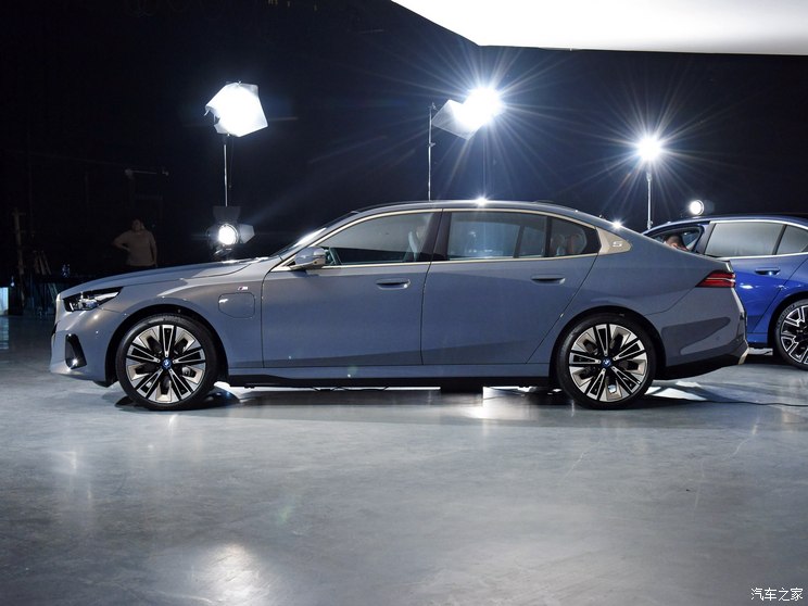 华晨宝马 宝马i5 2024款 eDrive 40L M运动套装 华晨宝马 宝马i5 2024款 eDrive 40L M运动套装