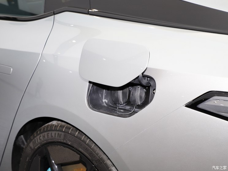 埃安 昊铂GT 2023款 710后驱超充七翼版 埃安 昊铂GT 2023款 710后驱超充七翼版