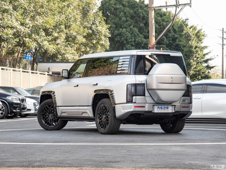 仰望 仰望U8 2023款 豪华版 仰望 仰望U8 2023款 豪华版