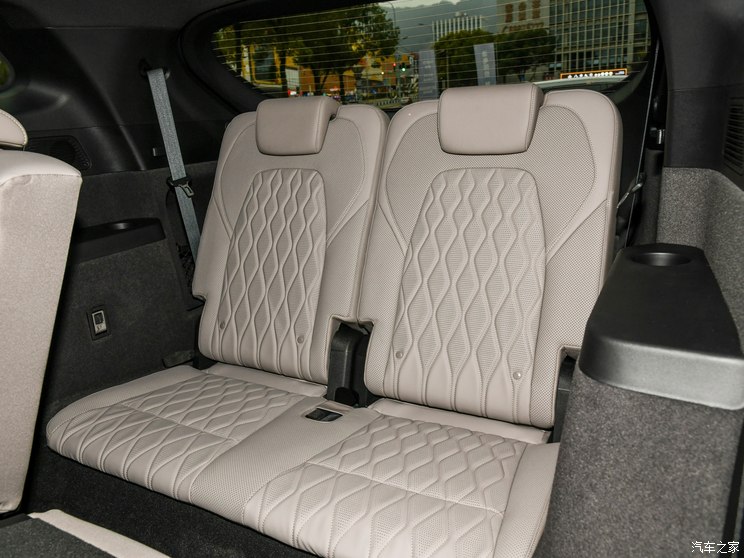 比亚迪 唐新能源 2024款 DM-i 荣耀版 112KM 尊贵型 比亚迪 唐新能源 2024款 DM-i 荣耀版 112KM 尊贵型