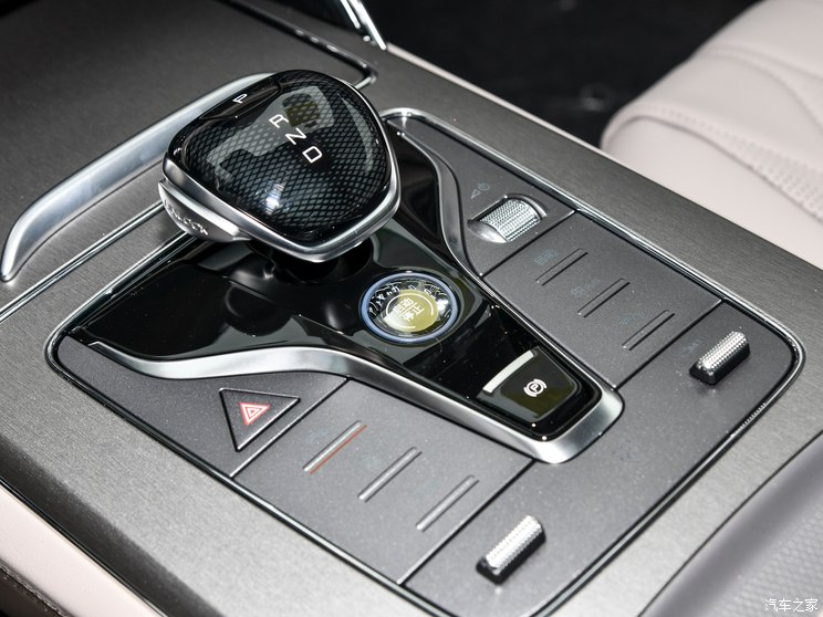 比亚迪 唐新能源 2024款 DM-i 荣耀版 112KM 尊贵型 比亚迪 唐新能源 2024款 DM-i 荣耀版 112KM 尊贵型