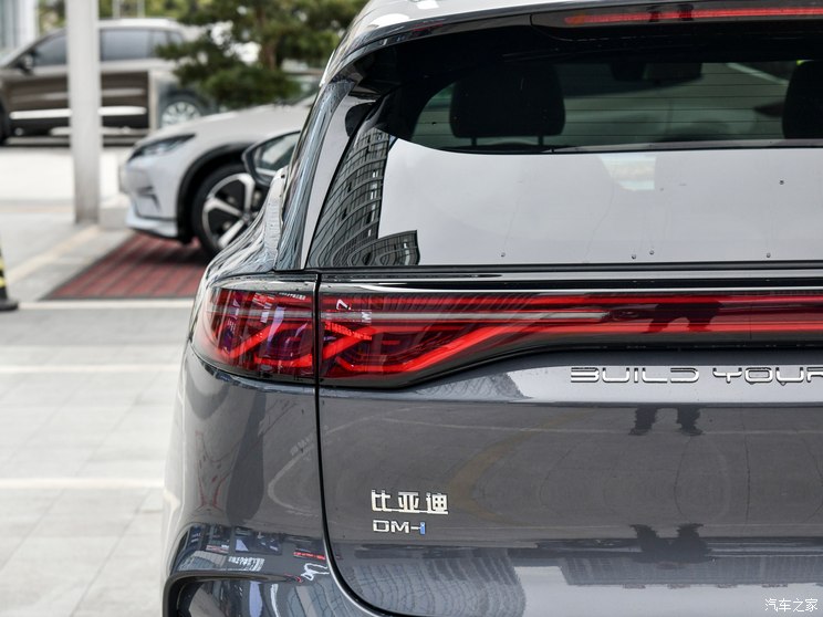 比亚迪 唐新能源 2024款 DM-i 荣耀版 112KM 尊贵型 比亚迪 唐新能源 2024款 DM-i 荣耀版 112KM 尊贵型