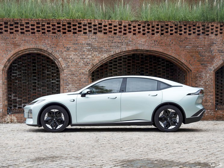 深蓝汽车 深蓝SL03 2023款 705MAX纯电版 深蓝汽车 深蓝SL03 2023款 705MAX纯电版