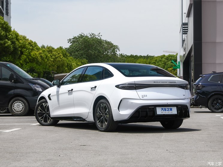 比亚迪 海豹 2023款 冠军版 550km 精英型 比亚迪 海豹 2023款 冠军版 550km 精英型