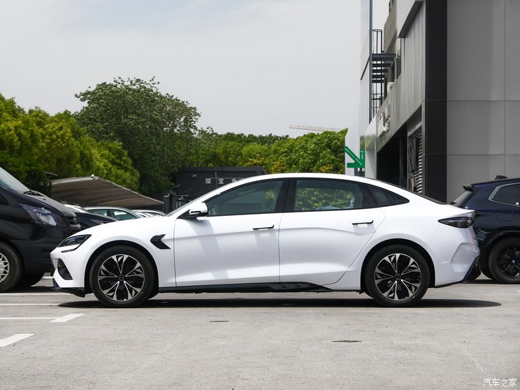 比亚迪 海豹 2023款 冠军版 550km 精英型 比亚迪 海豹 2023款 冠军版 550km 精英型