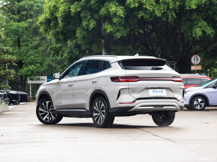 比亚迪 宋PLUS新能源 2023款 冠军版 DM-i 110KM 旗舰PLUS 比亚迪 宋PLUS新能源 2023款 冠军版 DM-i 110KM 旗舰PLUS