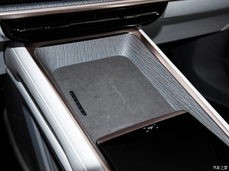 东风乘用车 eπ007 2024款 540四驱Max版 东风乘用车 eπ007 2024款 540四驱Max版