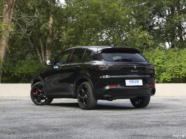 阿尔法・罗密欧 Tonale托纳利 2023款 2.0T 268HP AWD Veloce赛道版 阿尔法・罗密欧 Tonale托纳利 2023款 2.0T 268HP AWD Veloce赛道版