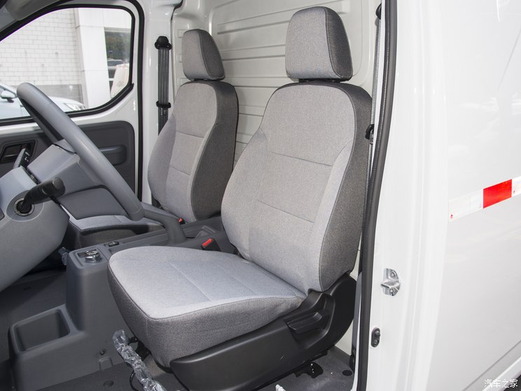 上汽通用五菱 五菱扬光 2024款 300km 实用型 上汽通用五菱 五菱扬光 2024款 300km 实用型