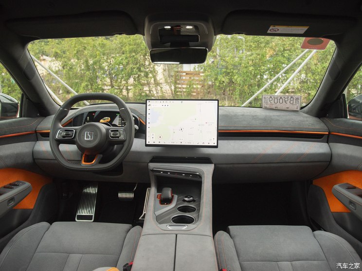 极氪 极氪001 2024款 三元锂 双电机 极氪 极氪001 2024款 三元锂 双电机