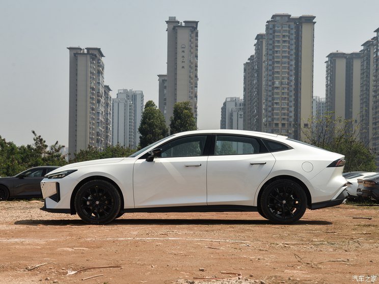 长安汽车 长安UNI-V 2024款 1.5T 尊享型 长安汽车 长安UNI-V 2024款 1.5T 尊享型