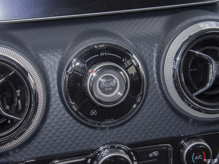 北京越野 北京BJ40 2024款 2.0D 自动四驱刀锋英雄荣耀版 北京越野 北京BJ40 2024款 2.0D 自动四驱刀锋英雄荣耀版