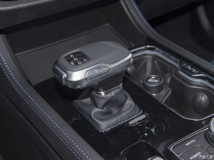 北京越野 北京BJ40 2024款 2.0D 自动四驱刀锋英雄荣耀版 北京越野 北京BJ40 2024款 2.0D 自动四驱刀锋英雄荣耀版