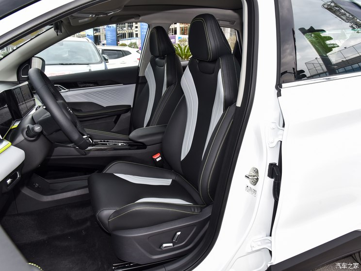 吉利汽车 缤越 2023款 缤越COOL 1.5TD DCT冠军版 吉利汽车 缤越 2023款 缤越COOL 1.5TD DCT冠军版