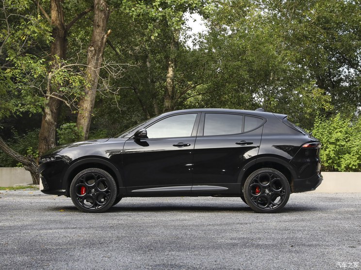 阿尔法・罗密欧 Tonale托纳利 2023款 2.0T 268HP AWD Veloce赛道版 阿尔法・罗密欧 Tonale托纳利 2023款 2.0T 268HP AWD Veloce赛道版