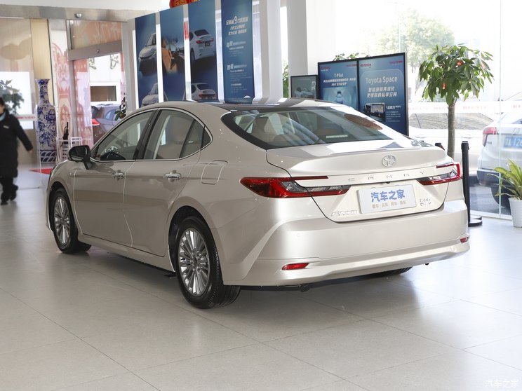 广汽丰田 凯美瑞 2024款 双擎 2.0HG 尊贵版 广汽丰田 凯美瑞 2024款 双擎 2.0HG 尊贵版