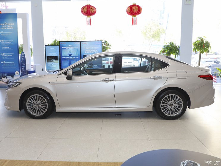 广汽丰田 凯美瑞 2024款 双擎 2.0HG 尊贵版 广汽丰田 凯美瑞 2024款 双擎 2.0HG 尊贵版