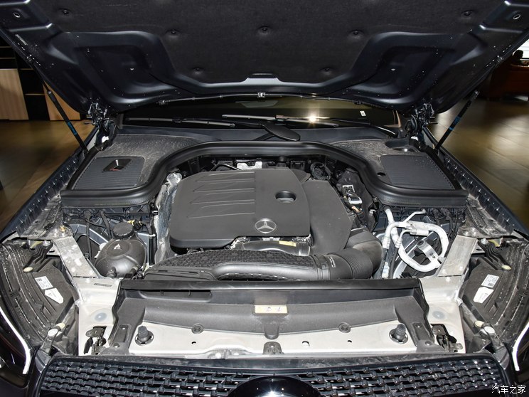 奔驰(进口) 奔驰GLC轿跑 2023款 改款 GLC 260 4MATIC 轿跑SUV 奔驰(进口) 奔驰GLC轿跑 2023款 改款 GLC 260 4MATIC 轿跑SUV