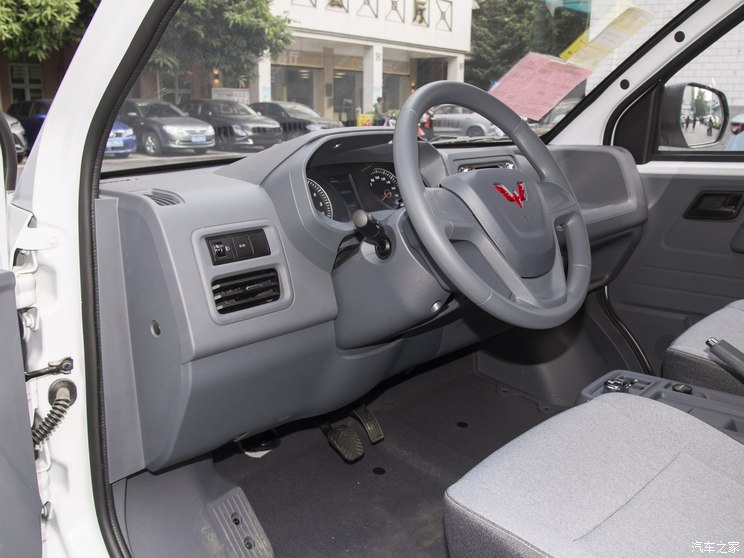 上汽通用五菱 五菱扬光 2024款 300km 实用型 上汽通用五菱 五菱扬光 2024款 300km 实用型