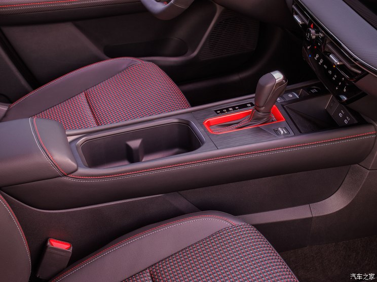 日产(进口) 劲客(海外) 2025款 SR 美国版 日产(进口) 劲客(海外) 2025款 SR 美国版