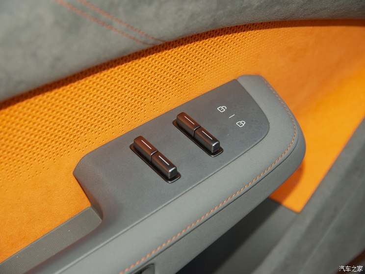 极氪 极氪001 2024款 三元锂 双电机 极氪 极氪001 2024款 三元锂 双电机