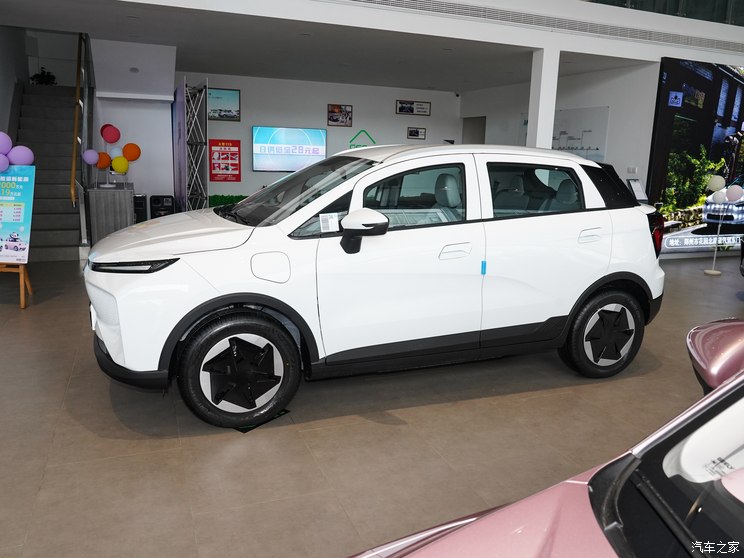 吉利几何 吉利几何E萤火虫 2024款 301km 流光 吉利几何 吉利几何E萤火虫 2024款 301km 流光