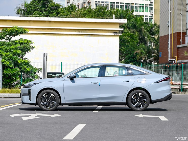 吉利汽车 银河L6 2023款 60km AIR 吉利汽车 银河L6 2023款 60km AIR