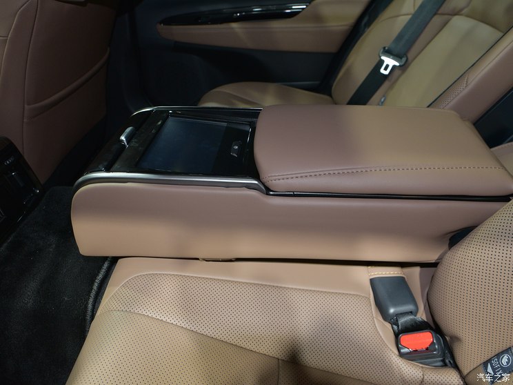 丰田(进口) 皇冠(进口) 2024款 Sedan 丰田(进口) 皇冠(进口) 2024款 Sedan