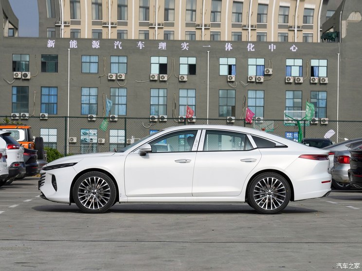 一汽奔腾 奔腾B70 2024款 龙腾版 1.5T 领跃型 一汽奔腾 奔腾B70 2024款 龙腾版 1.5T 领跃型